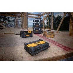 DeWALT DWST1-75659-QW DAB+ Radio Met Laadfunctie (body) 230V En 18V/14.4V/10.8V 9 DeWALT DWST1-75659-QW DAB+ Radio Met Laadfunctie (body) 230V En 18V/14.4V/10.8V -Efficiënte Gereedschapsopslag 43082 03