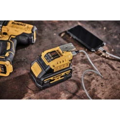 DeWalt DCB094K-QW USB Acculader 18V Li-ion -Efficiënte Gereedschapsopslag 75771 02